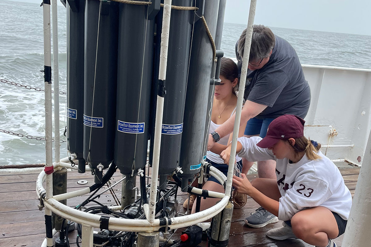 Students operating the CTD rosette.